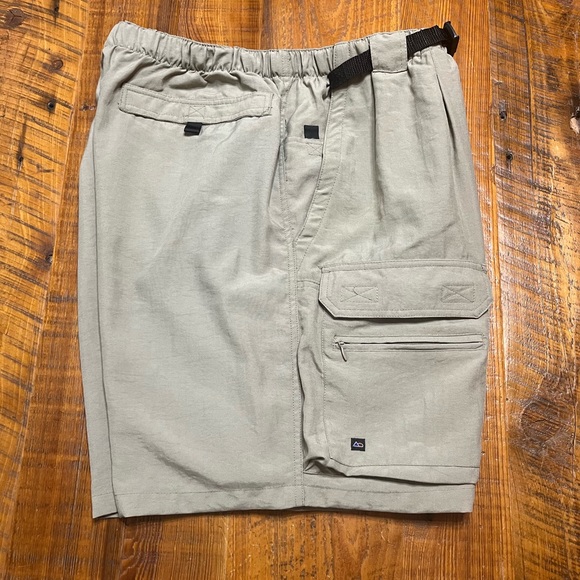 NWT Outersport Cargo Shorts, Size XL - Picture 2 of 12